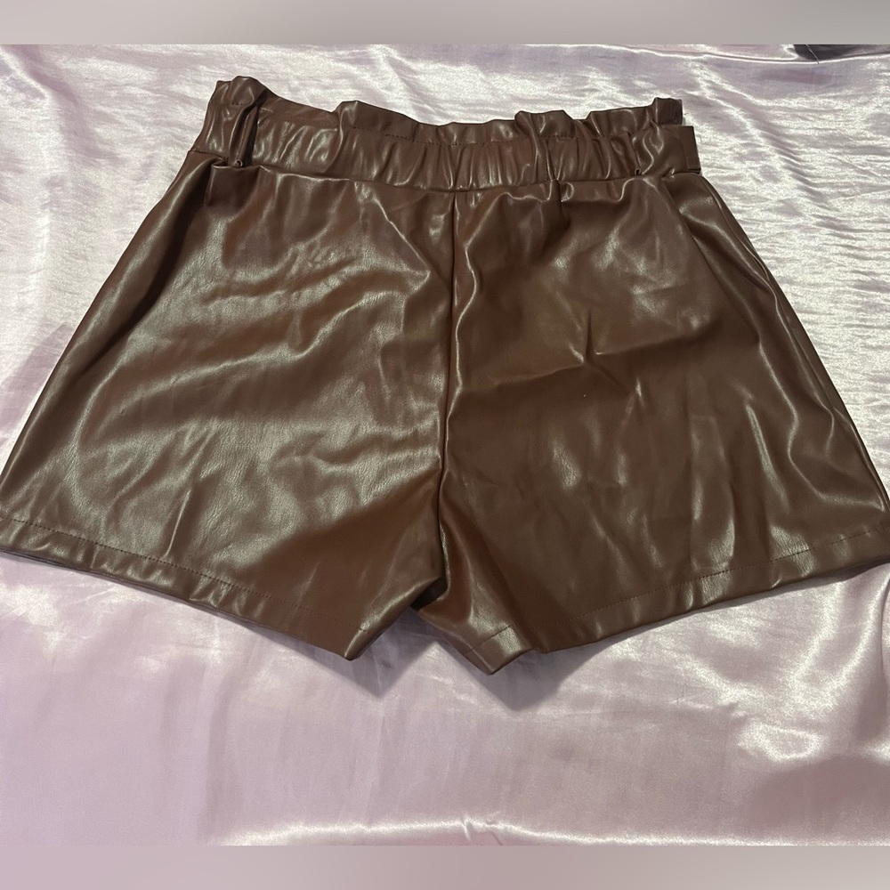 Shorts - Picture 2 of 4